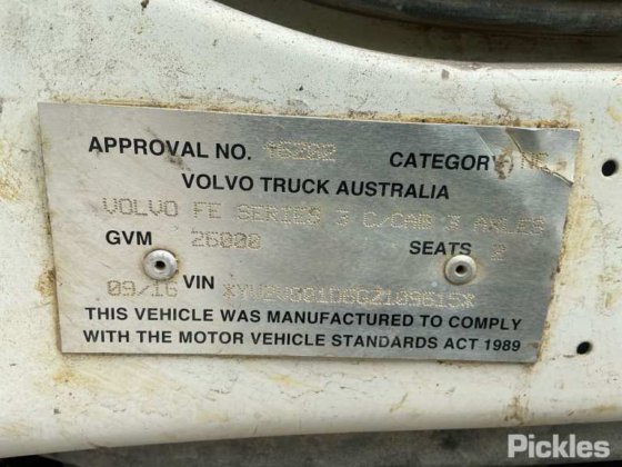 2016年式ボルボ FE320