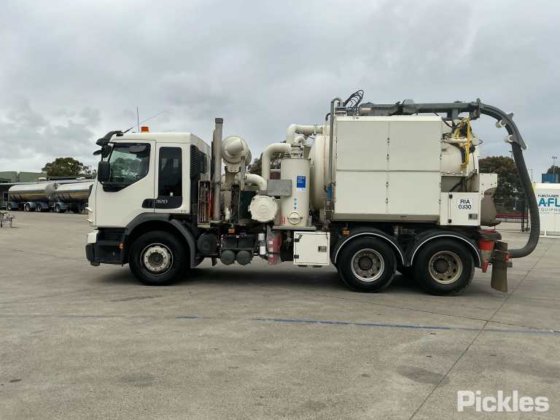 2016年式ボルボ FE320