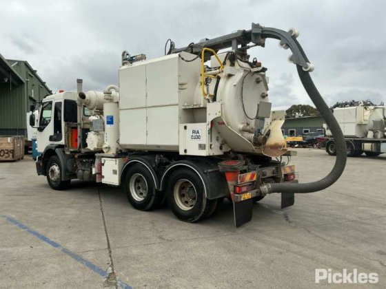 2016年式ボルボ FE320