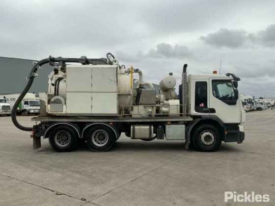 2016年式ボルボ FE320