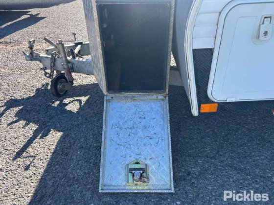 2012年式ジェイコ スタークラフト アウトバック