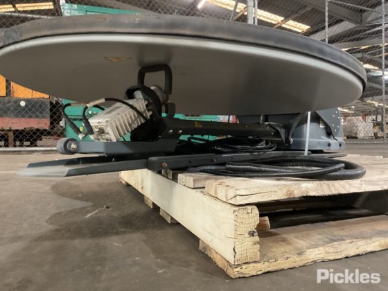 iNetVu 98cm 自動指向車載自動展開衛星アンテナシステム