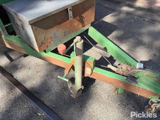 2023 自定义托盘顶