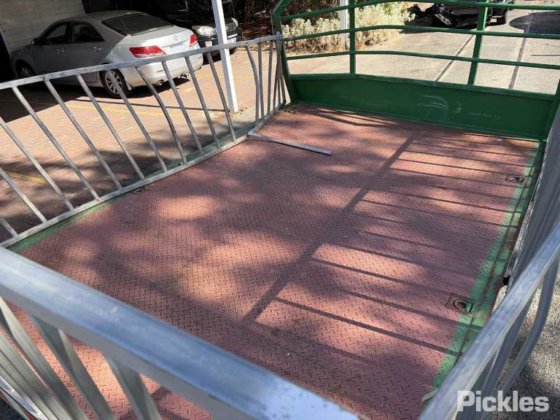 2023 自定义托盘顶