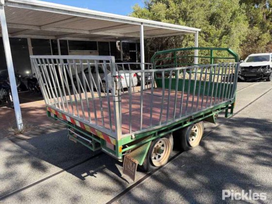 2023 自定义托盘顶