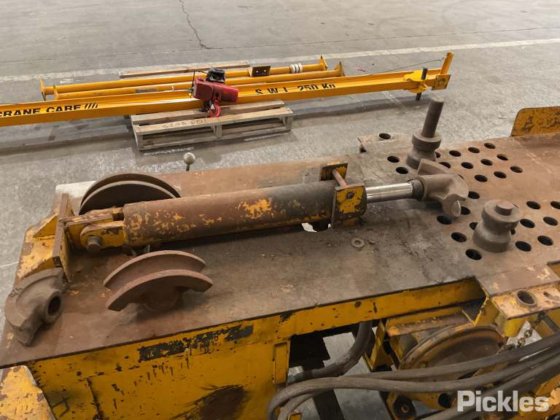 无品牌管道弯管机及动力箱工具箱