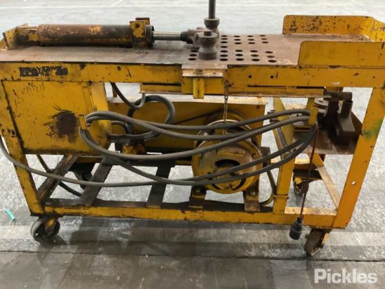 无品牌管道弯管机及动力箱工具箱