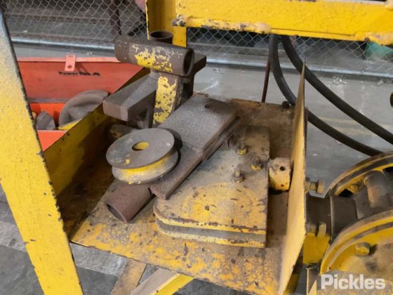 无品牌管道弯管机及动力箱工具箱