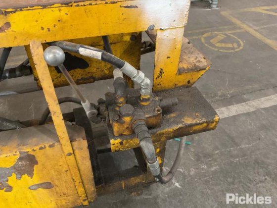 无品牌管道弯管机及动力箱工具箱