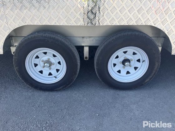 2025年グリーン有限会社フードトレーラー