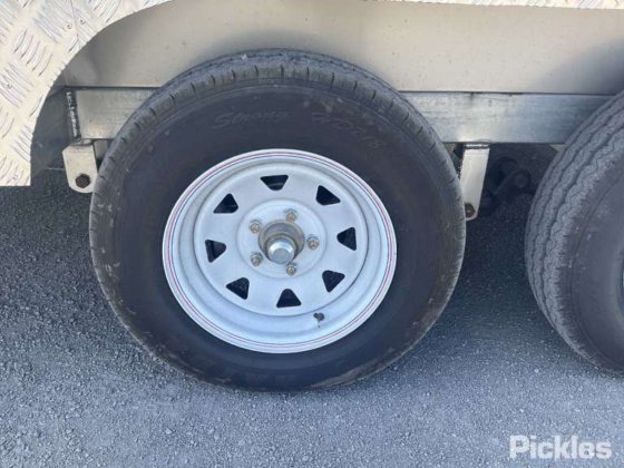 2025年グリーン有限会社フードトレーラー