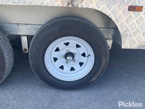 2025年グリーン有限会社フードトレーラー