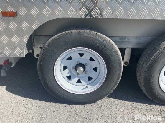 2025年グリーン有限会社フードトレーラー