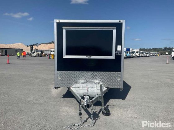 2025年グリーン有限会社フードトレーラー