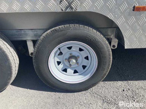 2025年グリーン有限会社フードトレーラー