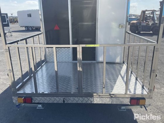 2025年グリーン有限会社フードトレーラー