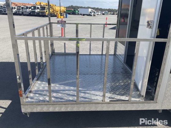 2025年グリーン有限会社フードトレーラー