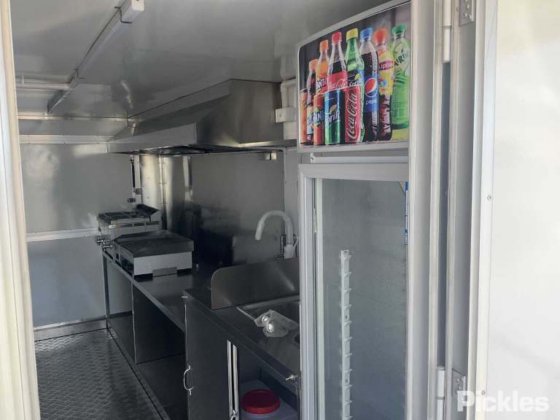 2025年グリーン有限会社フードトレーラー