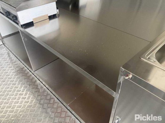 2025年グリーン有限会社フードトレーラー