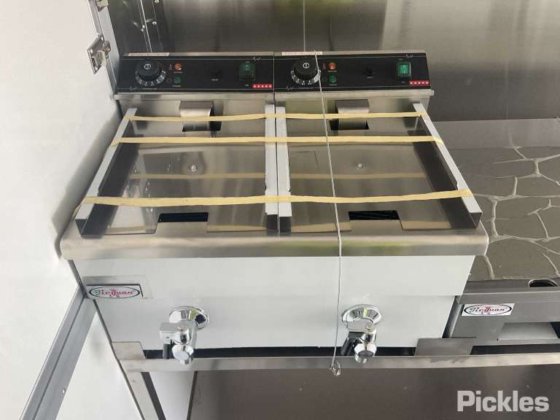 2025年グリーン有限会社フードトレーラー