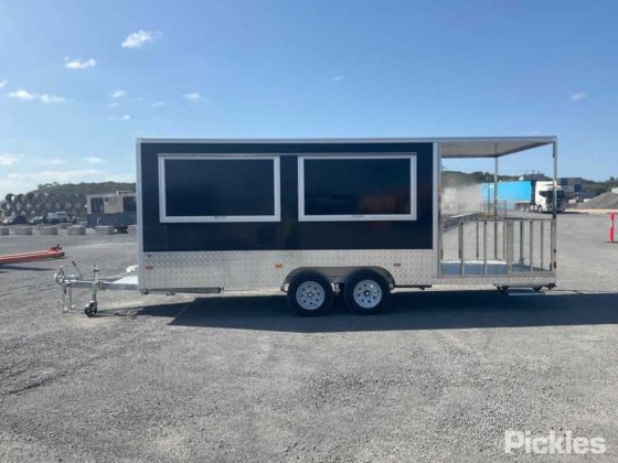 2025年グリーン有限会社フードトレーラー