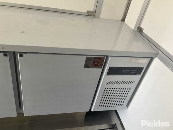 2025年グリーン有限会社フードトレーラー