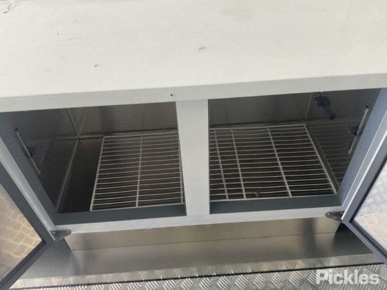 2025年グリーン有限会社フードトレーラー