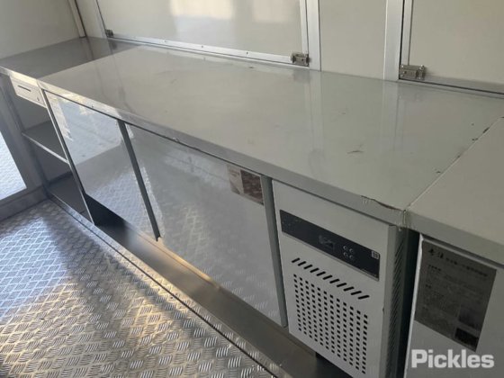 2025年グリーン有限会社フードトレーラー