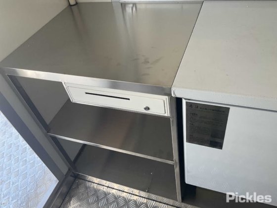 2025年グリーン有限会社フードトレーラー