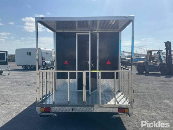 2025年グリーン有限会社フードトレーラー