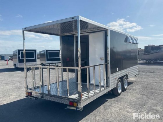 2025年グリーン有限会社フードトレーラー