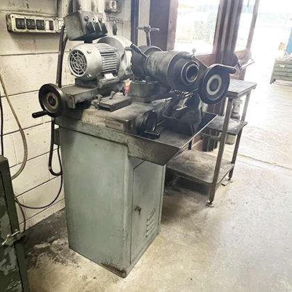 Sharpening machine for tips