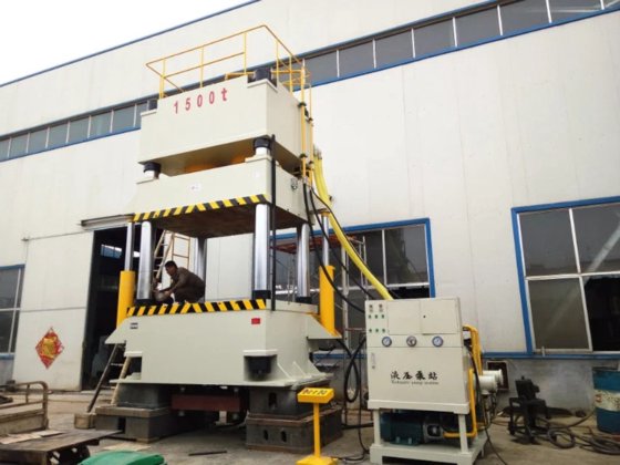 大门钢制压花机，钢制门机