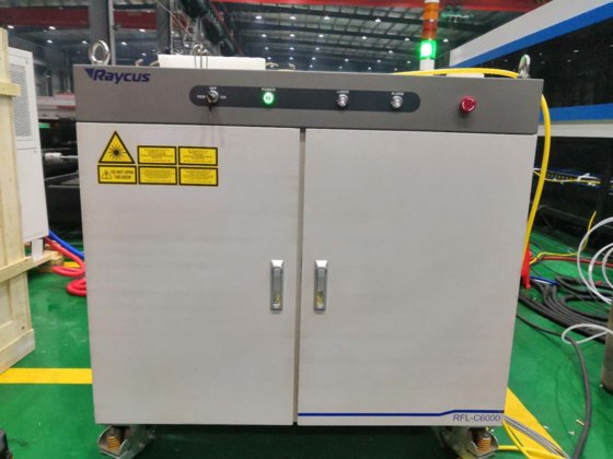 大台面大瓦数全罩式交换台数控光纤激光切割机