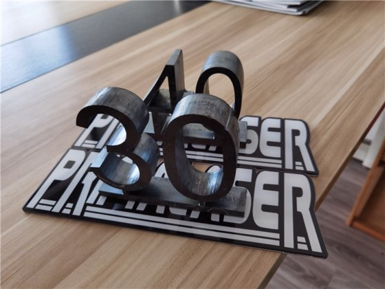 大台面大瓦数全罩式交换台数控光纤激光切割机