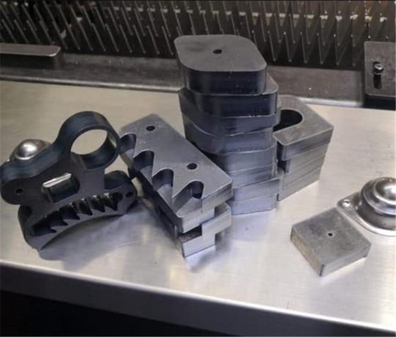 大台面大瓦数全罩式交换台数控光纤激光切割机