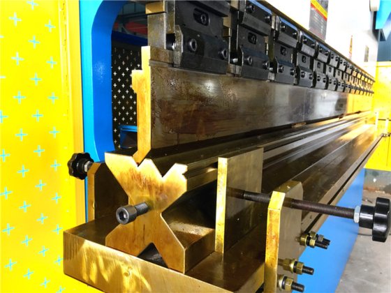 ヨーロッパ Stype NC の側面および背部安全な監視が付いている油圧薄板金の出版物ブレーキ