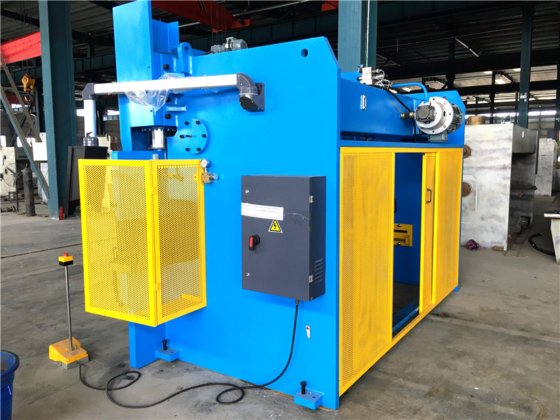 欧洲S型数控液压板式制动器，带侧面和背面安全防护装置