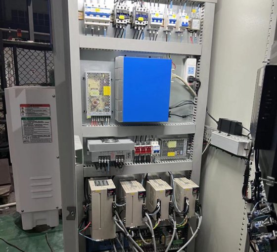 中国P30T金属板孔数控转塔冲床数控转塔冲床带分度模具