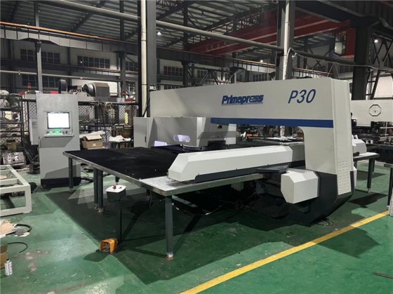 中国P30T金属板孔数控转塔冲床数控转塔冲床带分度模具
