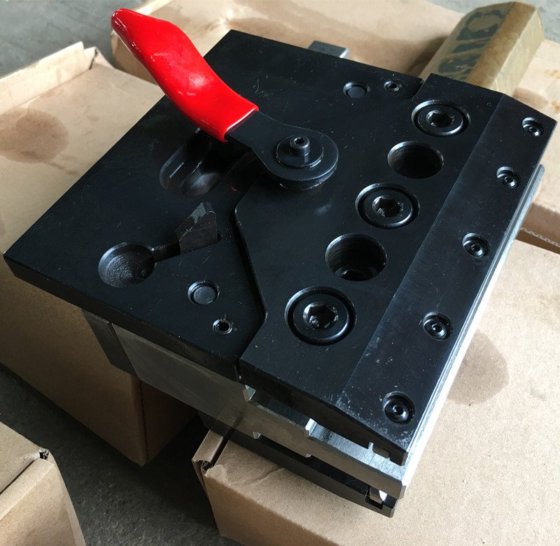 プレスブレーキ部品、アマダプレスブレーキクランプ、アマダプレスブレーキツールクランプ