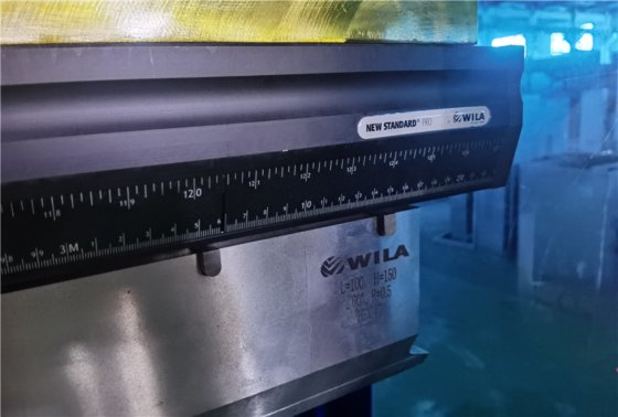 高精度6轴或8轴数控伺服折弯机，3D图形化Da66t数控系统