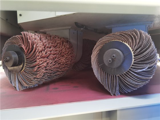 レーザー切断平板バリ取り研磨機