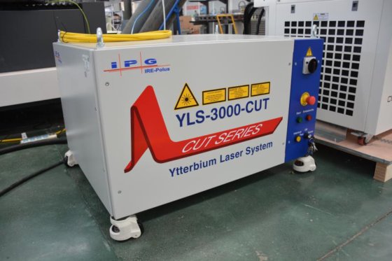 闭合式数控光纤激光切割机2KW 3KW带交换工作台