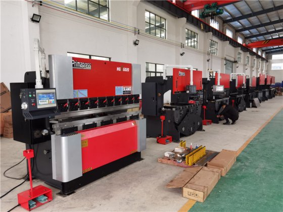 アマダ型RG60T/2000mm油圧式ダウンストローク移動プレスブレーキ曲げ機アマダ