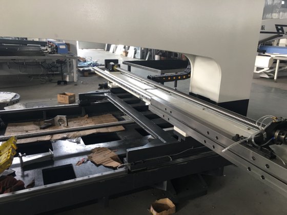 数控伺服液压转塔冲床 数控转塔冲床带索引模具