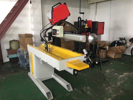 自动金属直缝焊接机的工作原理和使用注意事项