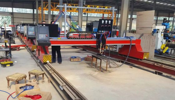 米国ハイパーサーム社製高精細CNCプラズマ切断機