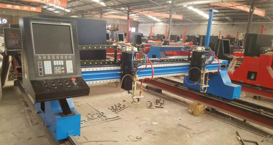 米国ハイパーサーム社製高精細CNCプラズマ切断機