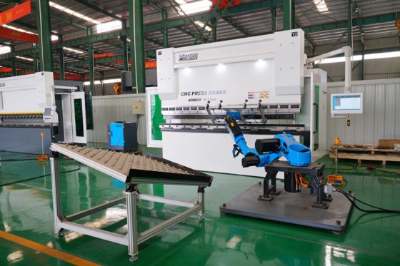 用于金属板自动机器人折弯机的机器人折弯单元系统